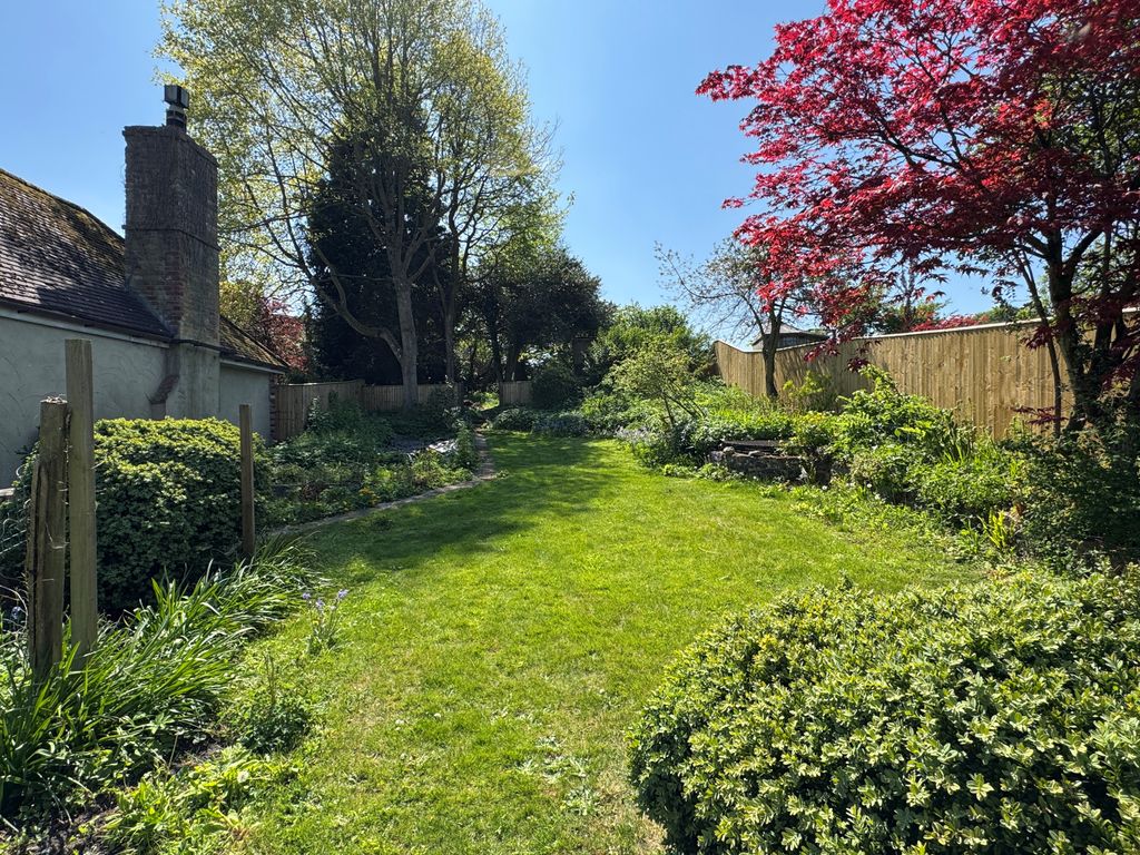 Property photo 2 of 25