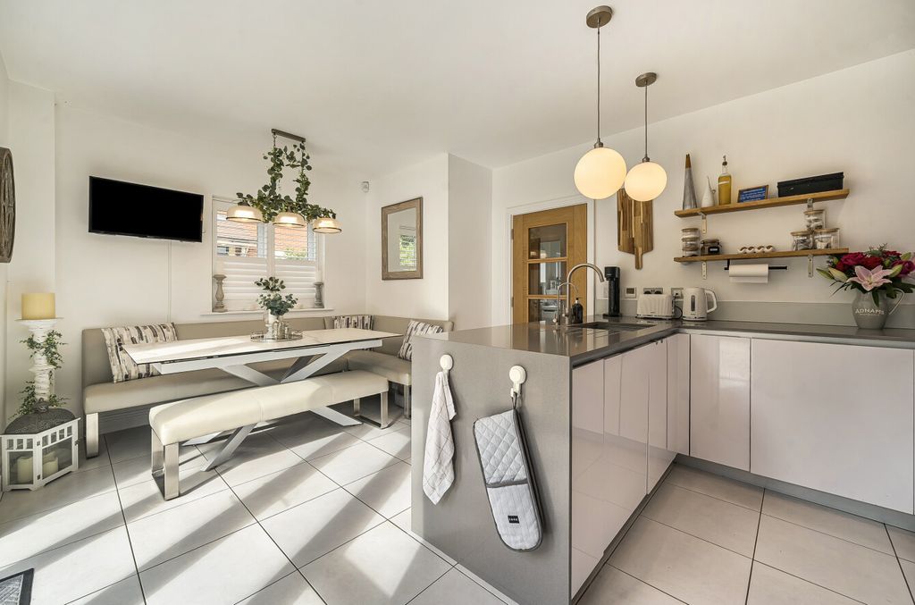 Property photo 3 of 22 1347311-7-68B8579...