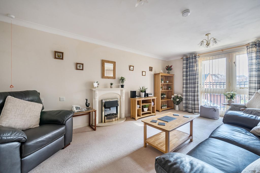 Property photo 3 of 18 Living Room