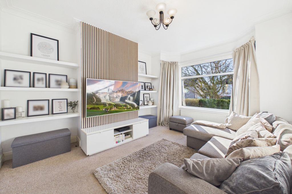 Property photo 2 of 25 Living Room