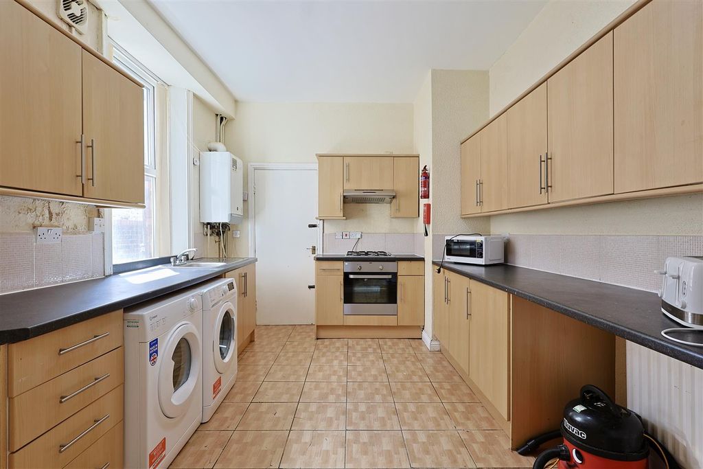 Property photo 3 of 19 25B4Fecb-1Bda-4827-B3Fe-3Fd59C6C2A21_1_201_A.Jpeg