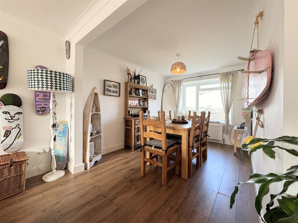 Property photo 3 of 22 Dining Area