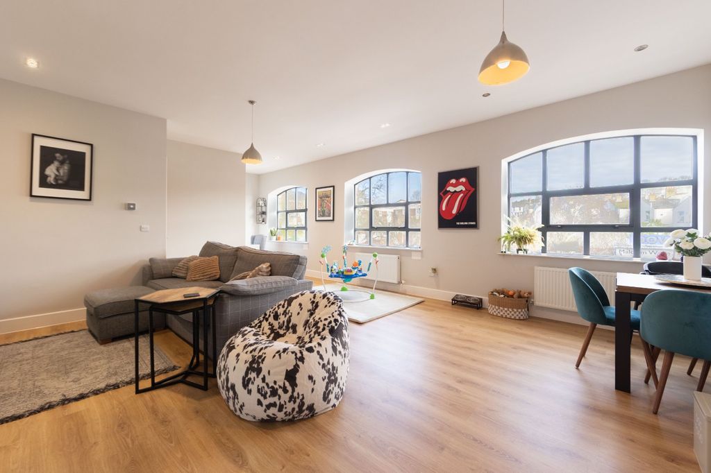 Property photo 2 of 11 Picture 2