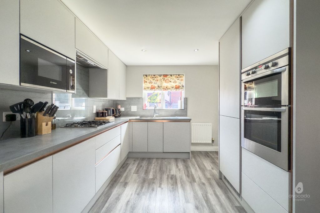Property photo 3 of 21 4412766