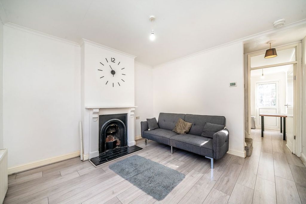 Property photo 2 of 6