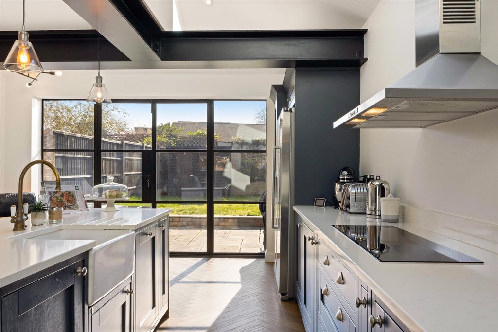 Property photo 3 of 26 Image