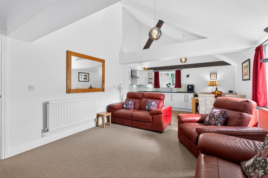 Property photo 2 of 21 Pbox-Img.Jpg