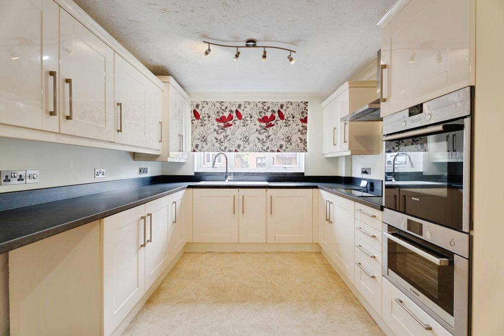 Property photo 2 of 25 Pbox-Img.Jpg