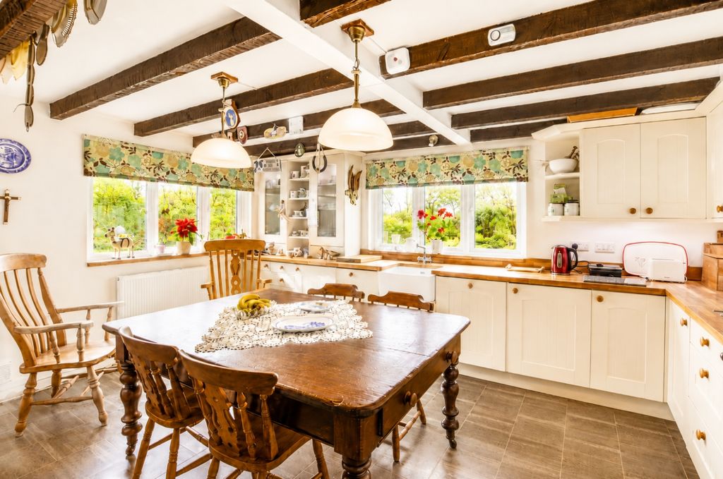 Property photo 2 of 25 65919331-65B8-47Cb-8B90-Aa1840d77B3c
