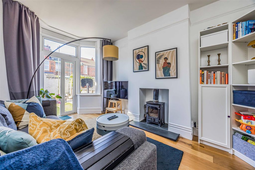 Property photo 3 of 17 Empshott Road, Southsea-Small-Porticomarketing-Nex
