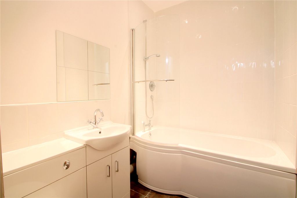 Property photo 2 of 7 Bathroom