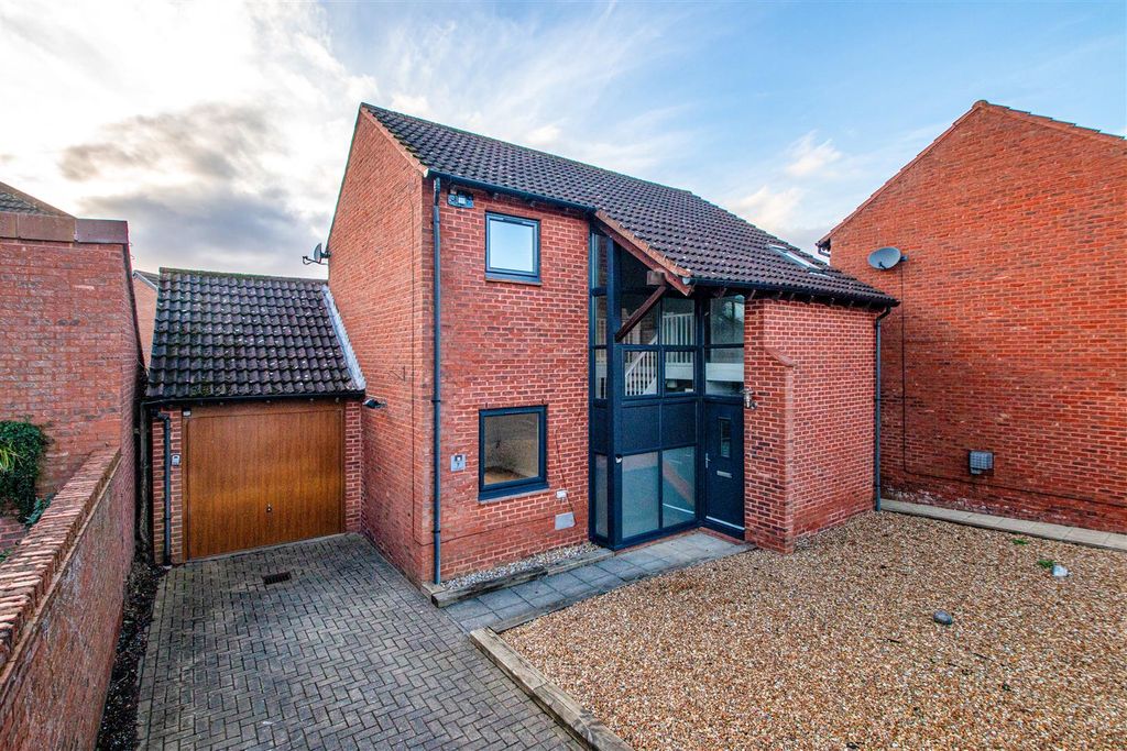 Property photo 1 of 15 7Pyks1.Jpg