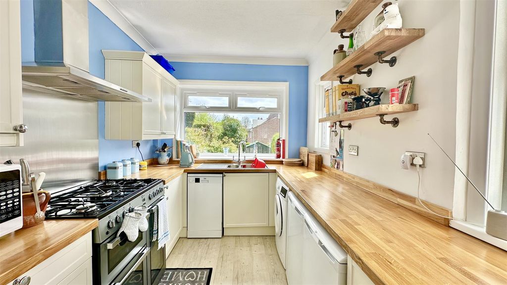 Property photo 2 of 26