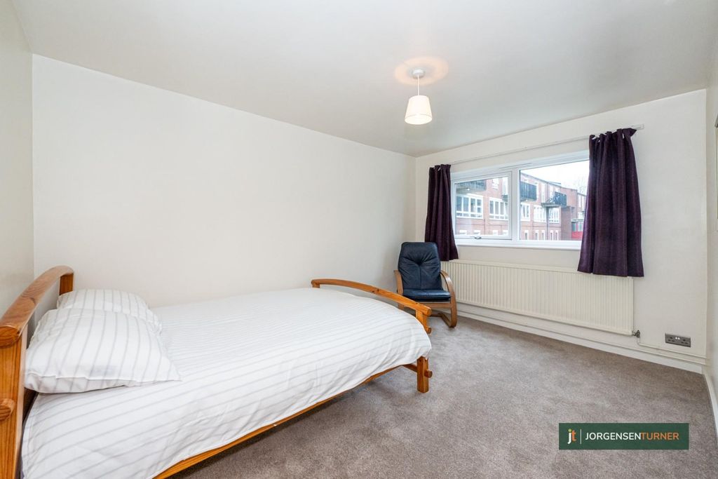 Property photo 3 of 9 Bedroom .Jpg