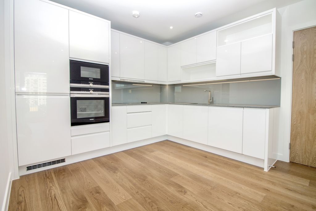 Property photo 3 of 9 Kitchen