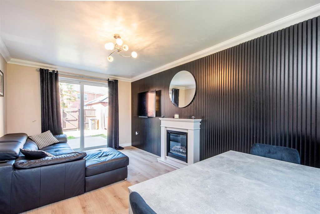 Property photo 2 of 22 Lounge/Diner