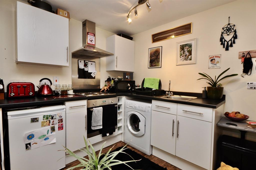 Property photo 3 of 7 Kitchen / Living Room