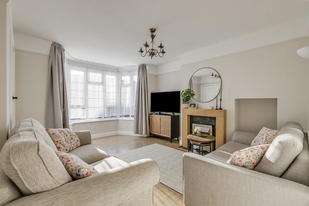 Property photo 2 of 15 4363303