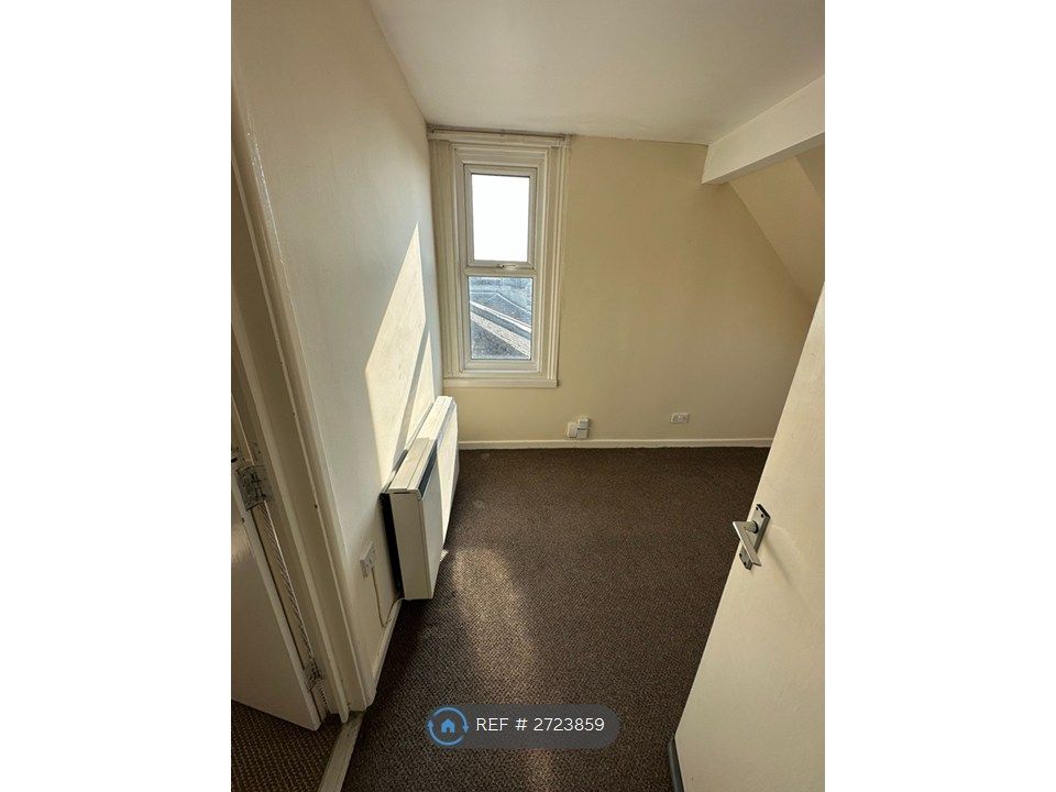 Property photo 2 of 25