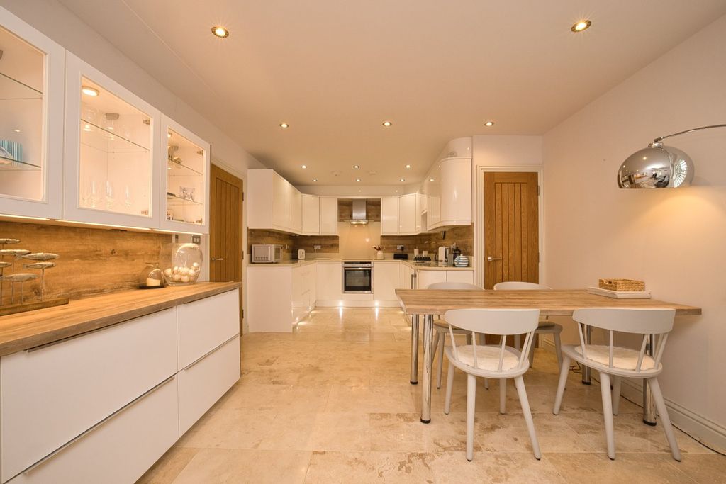 Property photo 3 of 13 Picture 3