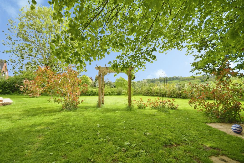 Property photo 3 of 28