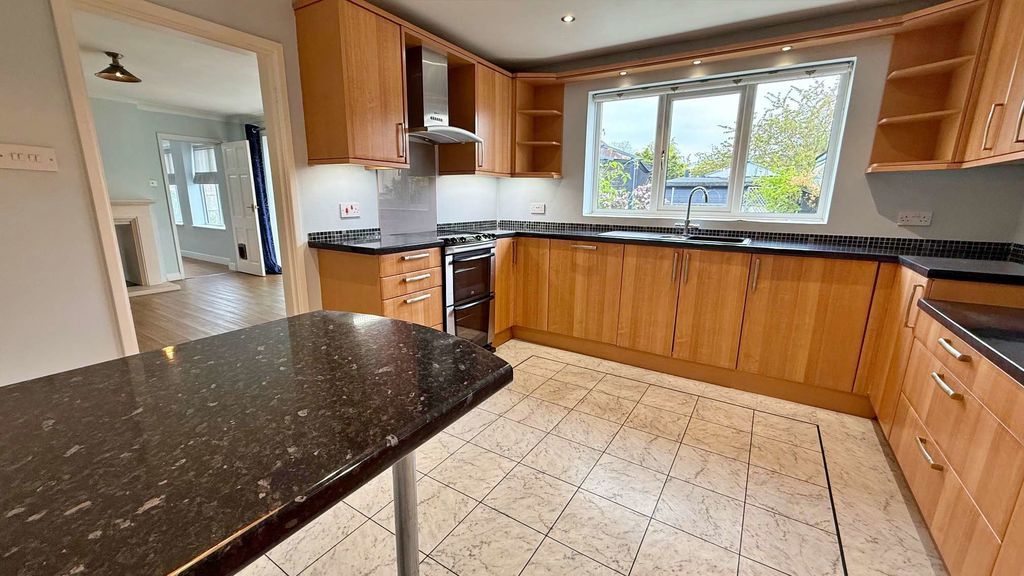 Property photo 2 of 19 Photo 9