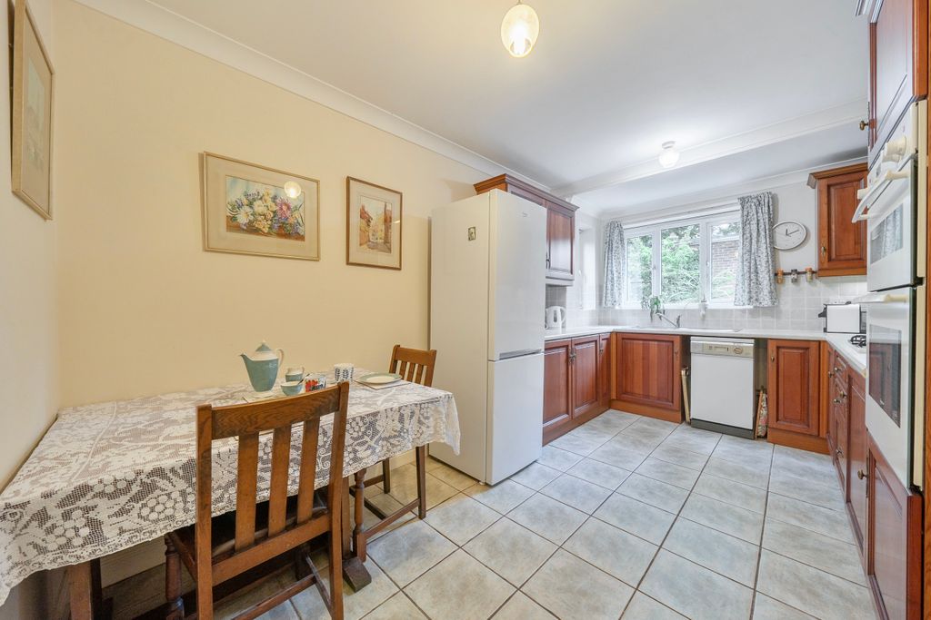 Property photo 3 of 24 Kitchen / Breakfast Room