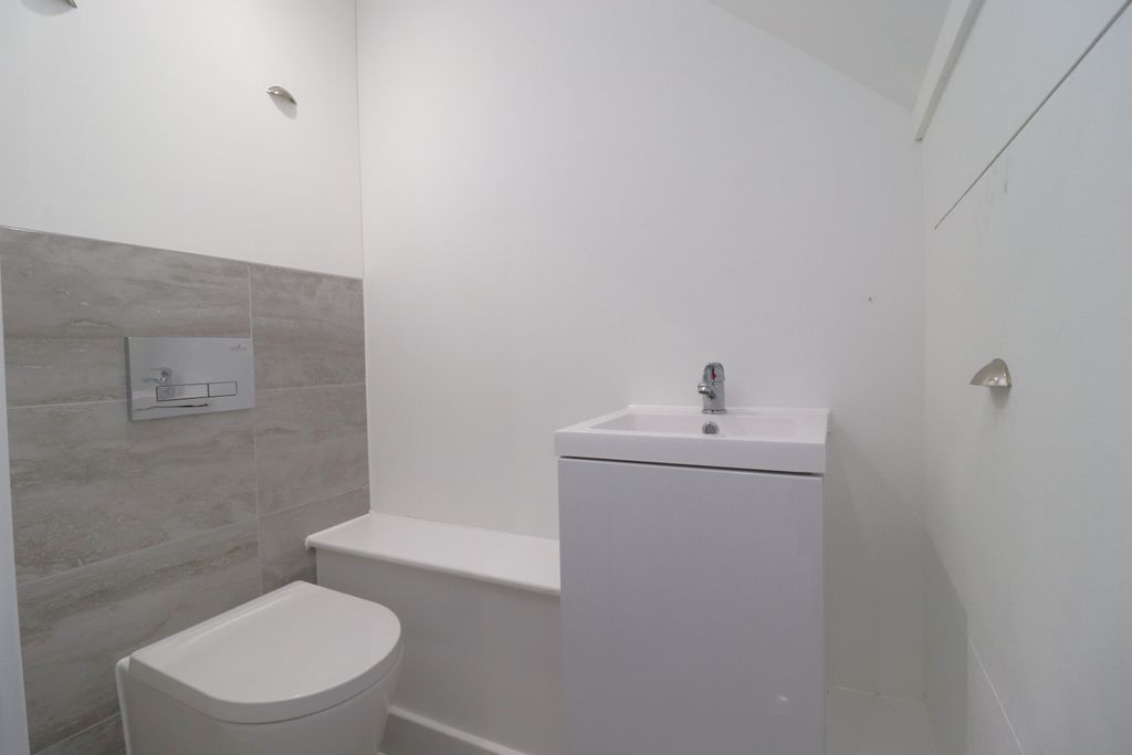 Property photo 3 of 8 wc