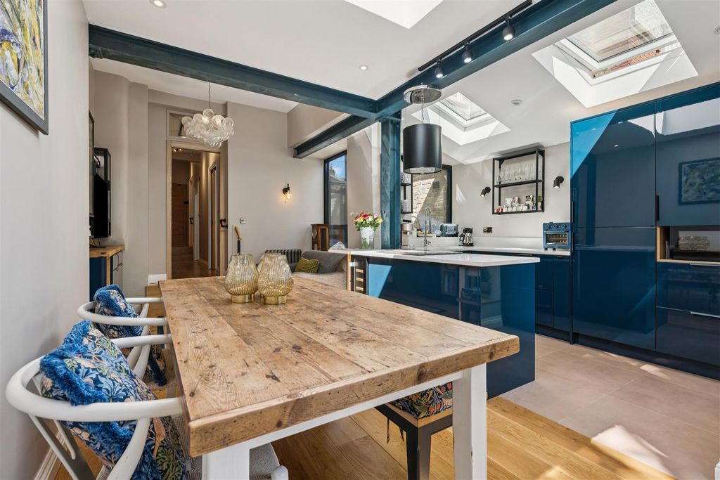 Property photo 2 of 15 For Sale - Esmond Road, W4