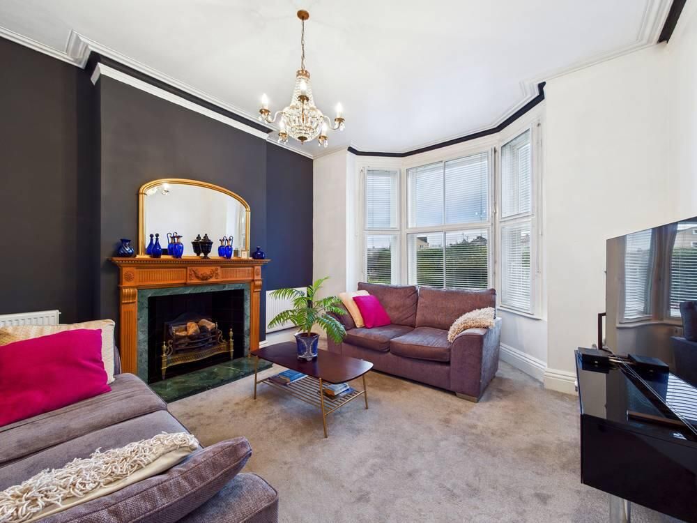 Property photo 2 of 25 Living Room