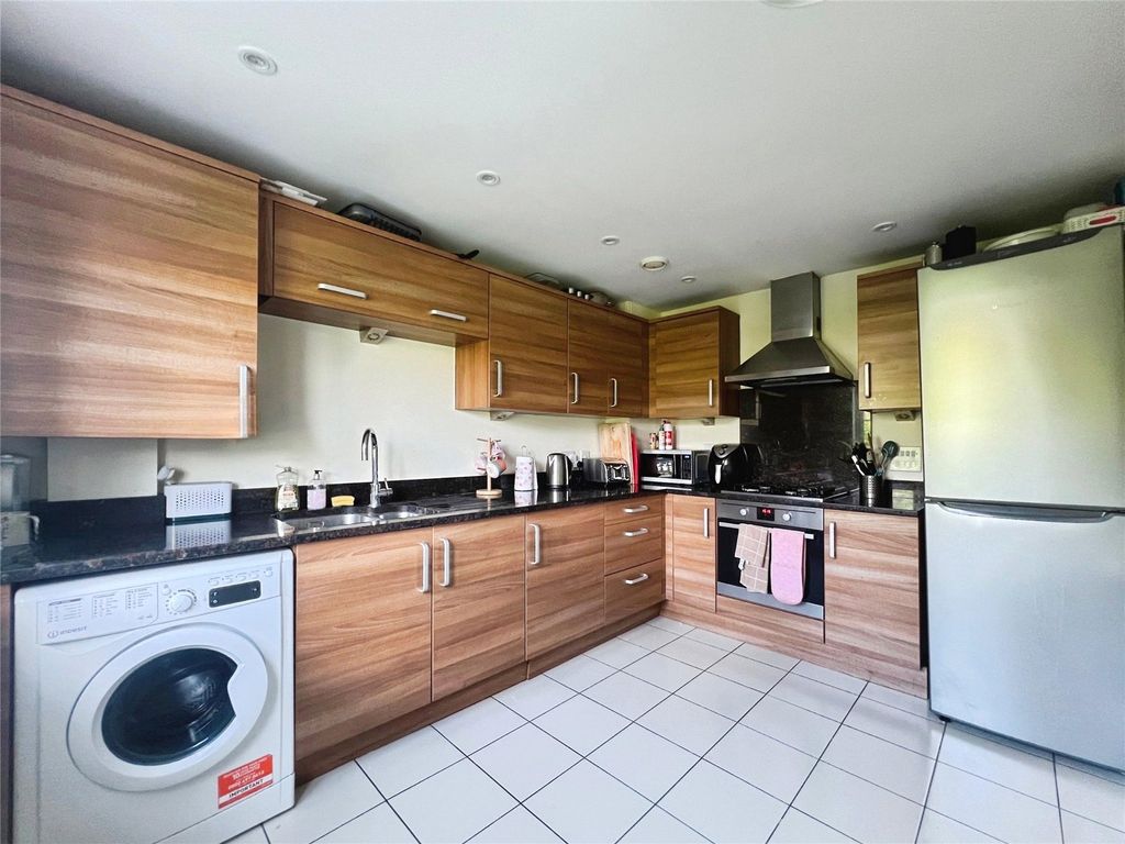 Property photo 2 of 16 Picture No. 18