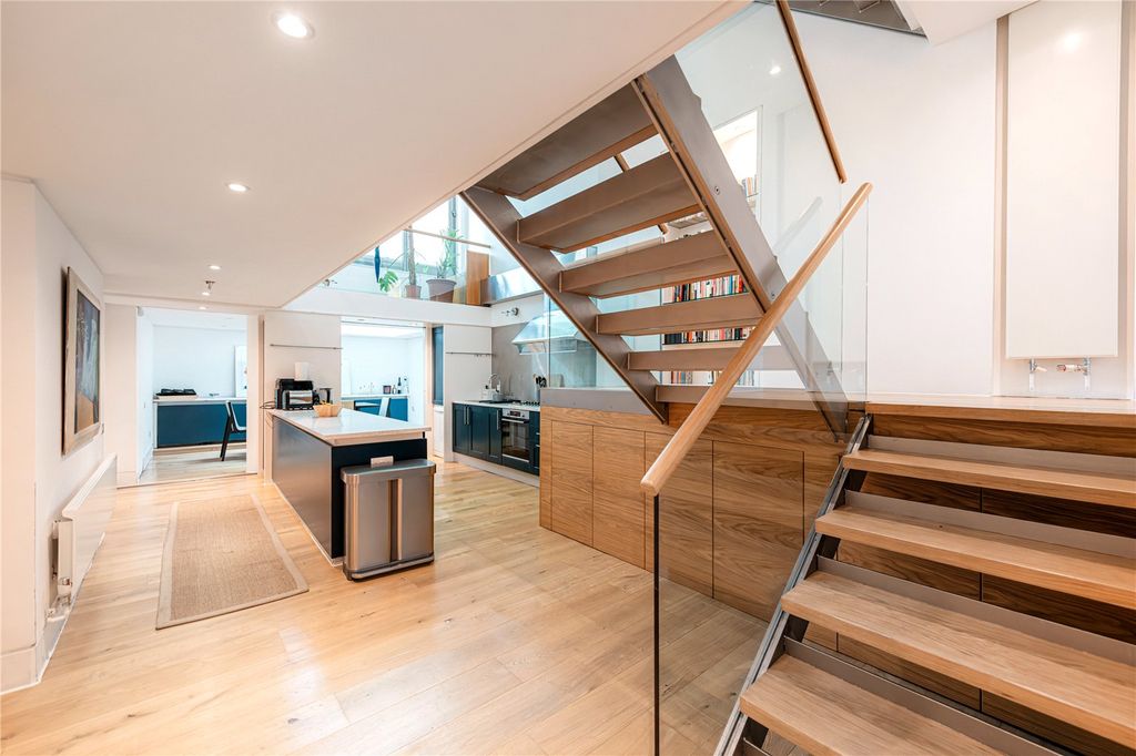 Property photo 1 of 17 Staircase