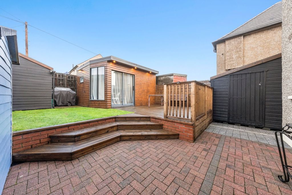 Property photo 3 of 35