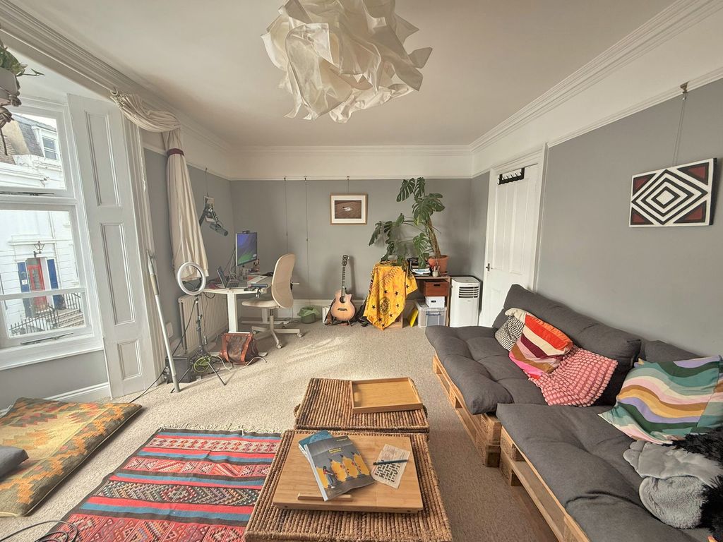 Property photo 3 of 13 4