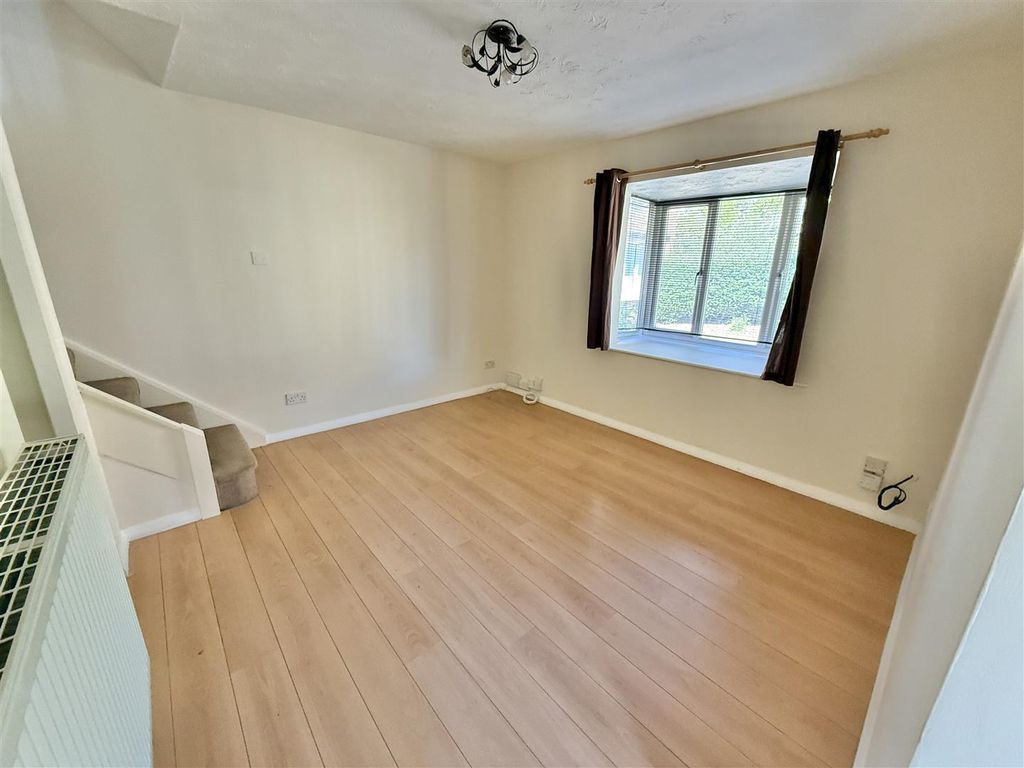 Property photo 2 of 5 Living Room