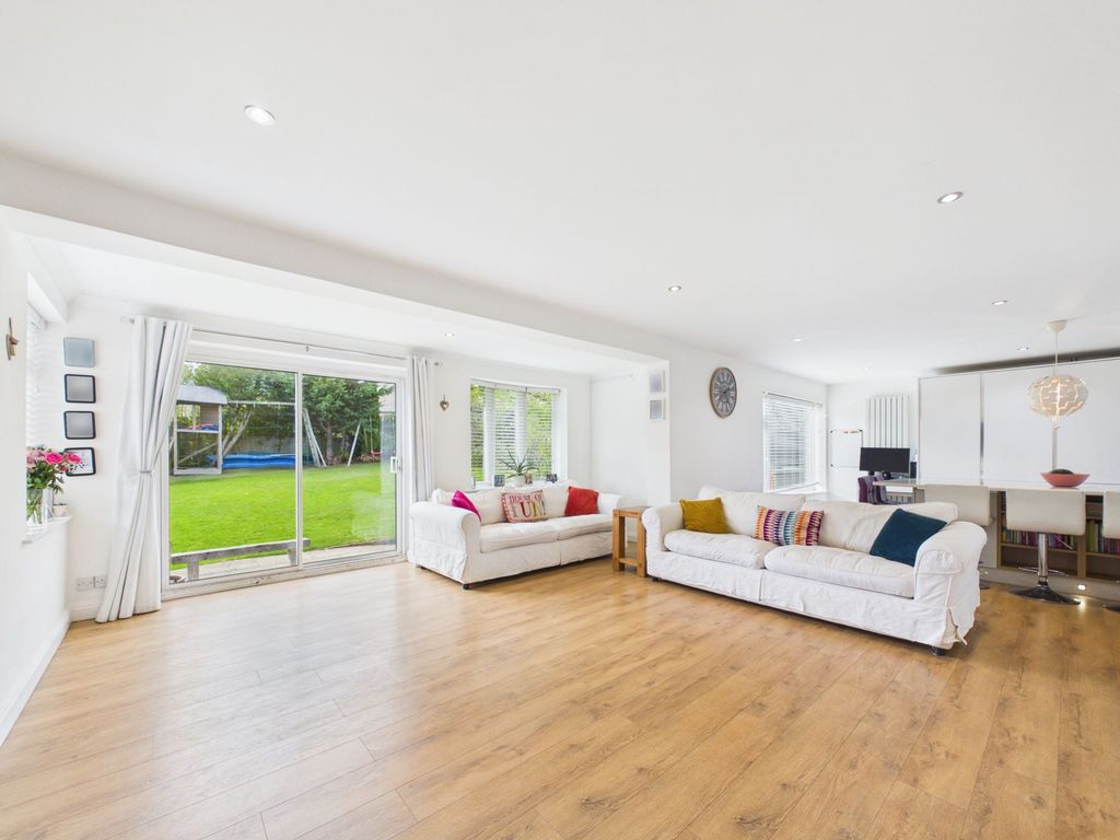 Property photo 2 of 34