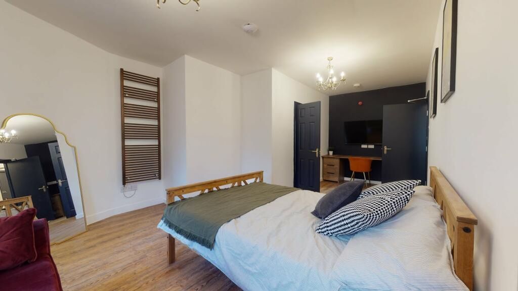 Property photo 1 of 6 A Spacious And Inviting Large Double Bedroom With ...