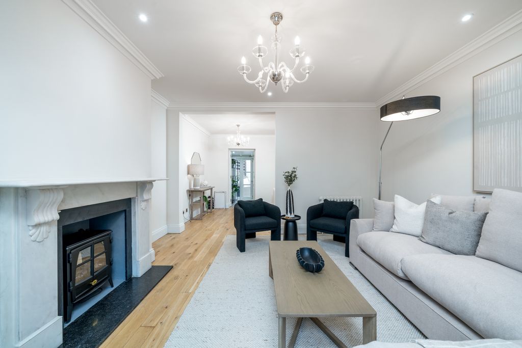 Property photo 3 of 49