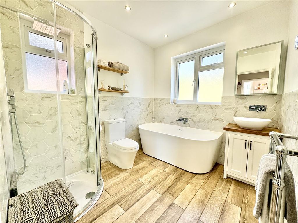 Property photo 3 of 25