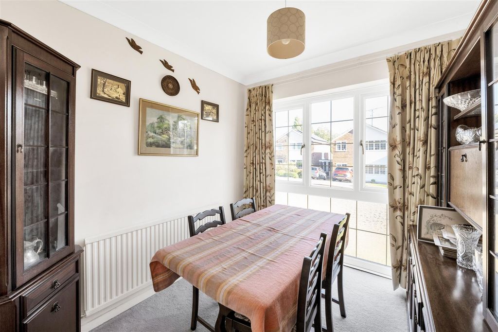 Property photo 3 of 12 26-Aldwickbury-Crescent-03.Jpg