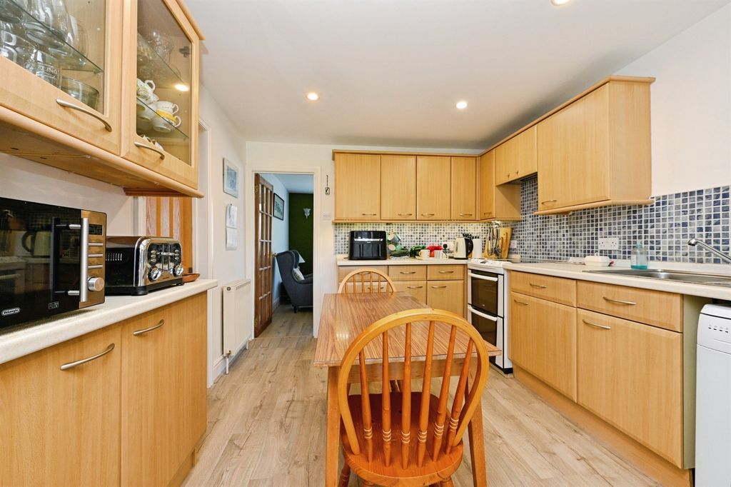 Property photo 3 of 20