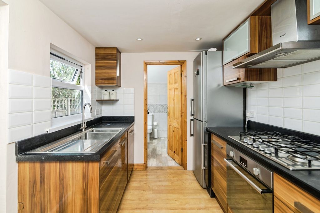 Property photo 2 of 17 Kitchen