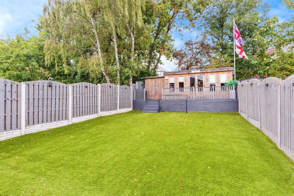 Property photo 3 of 23 Pbox-Garden-345742.Jpg