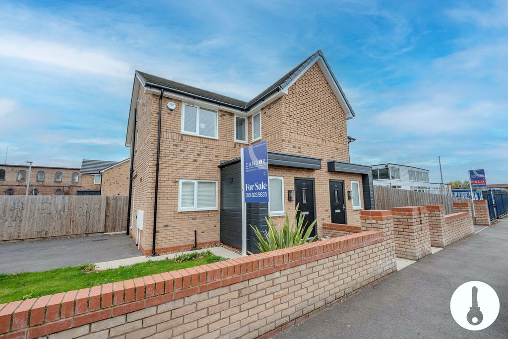 Property photo 1 of 21