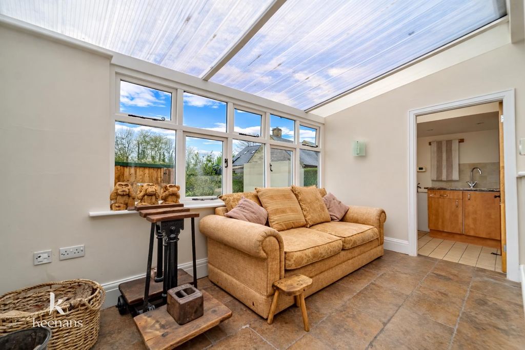 Property photo 3 of 27