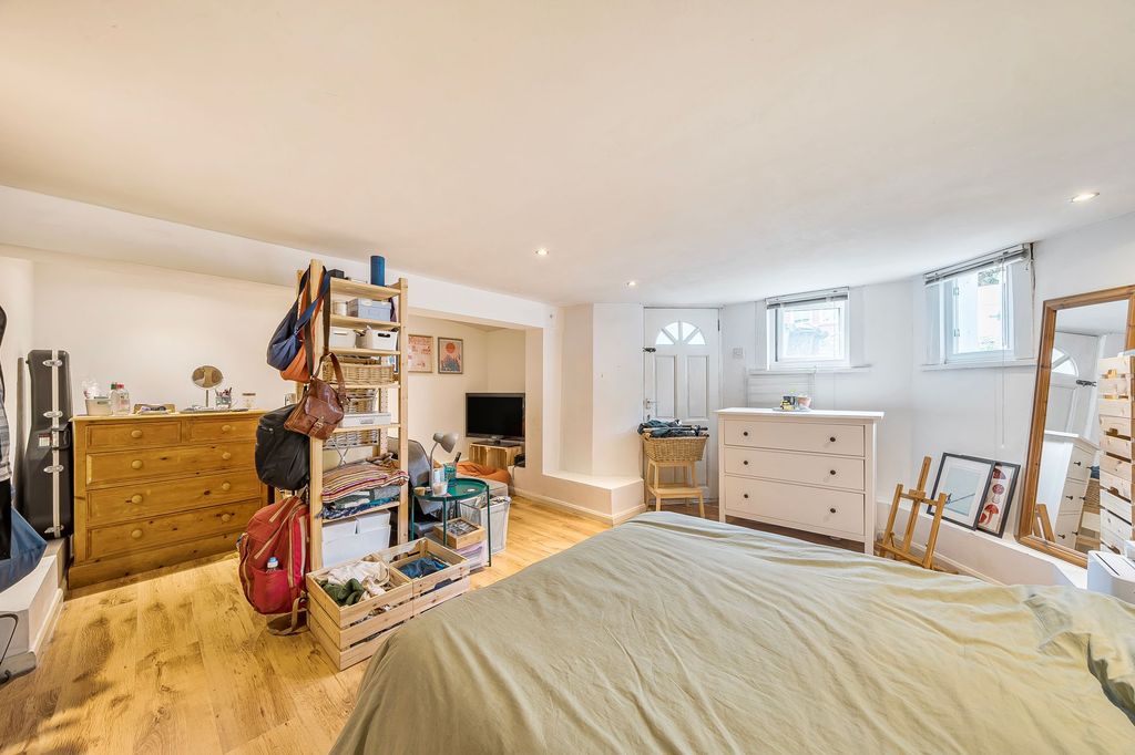 Property photo 3 of 16