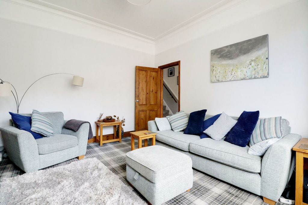 Property photo 3 of 25