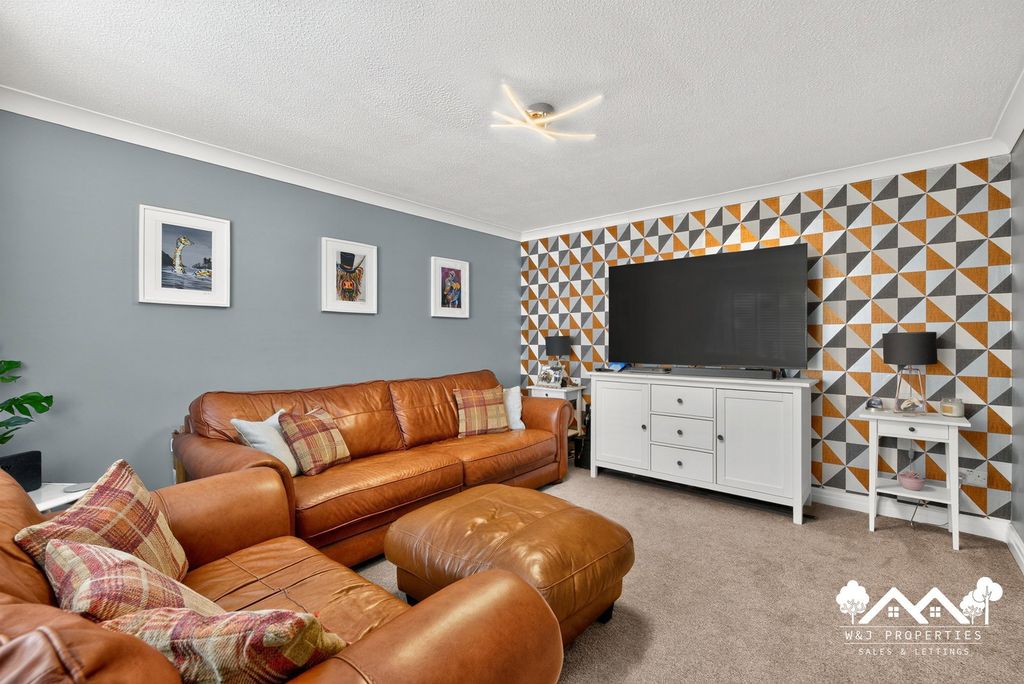 Property photo 3 of 43