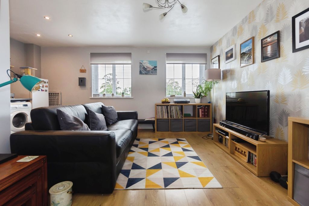 Property photo 3 of 10 Pbox-Img.Jpg