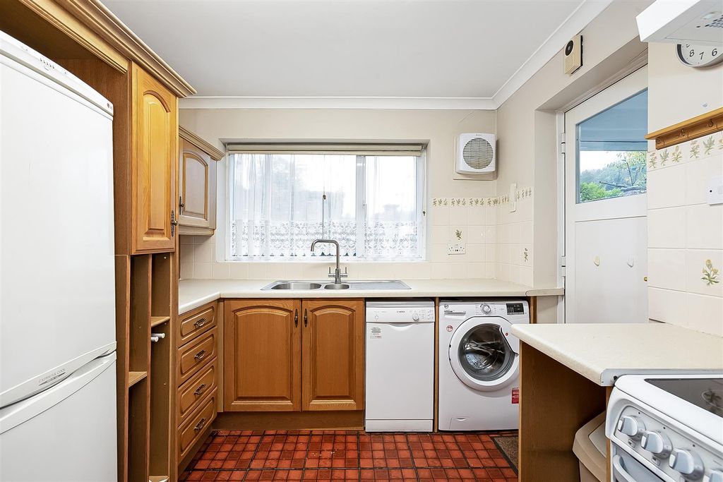 Property photo 3 of 15 Kitchen/Dining Room